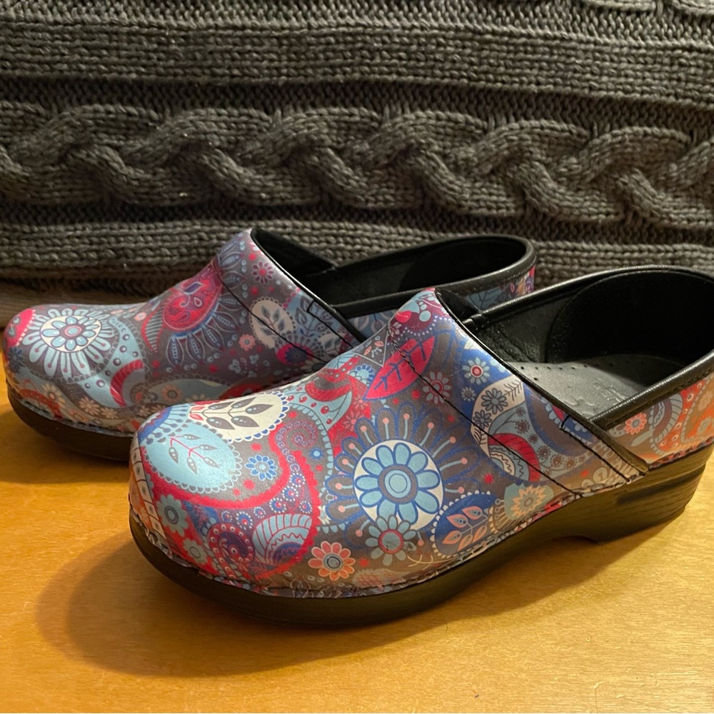 Women’s nursing shoes